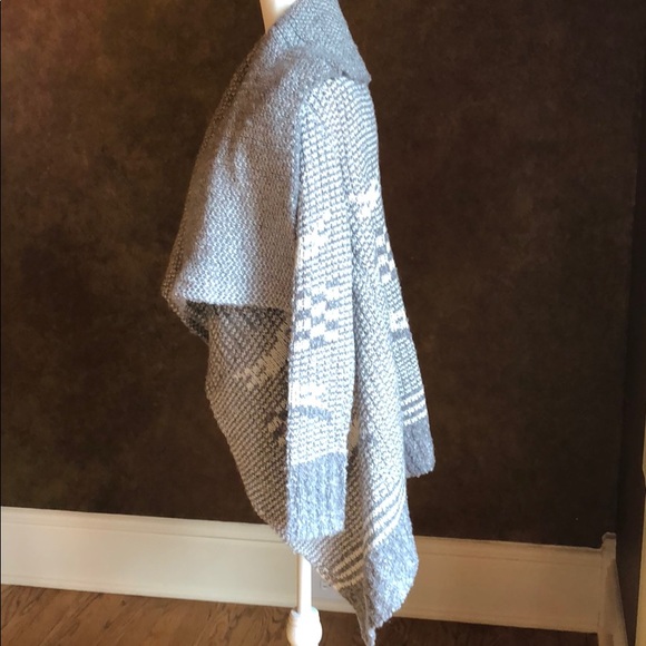 Woven Heart Gray and White Open  Cardigan Sweater - Picture 2 of 5